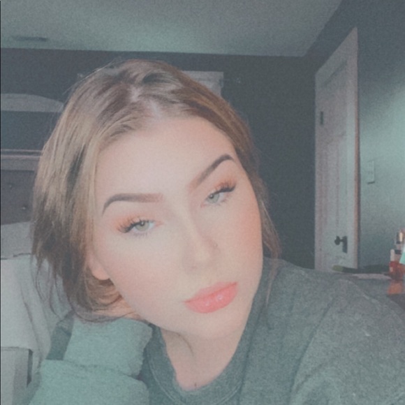 Meet your Posher, Aubrey - Picture 1 of 1